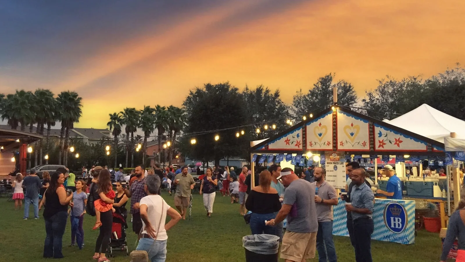 Avalon Park Oktoberfest em Orlando ao entardecer