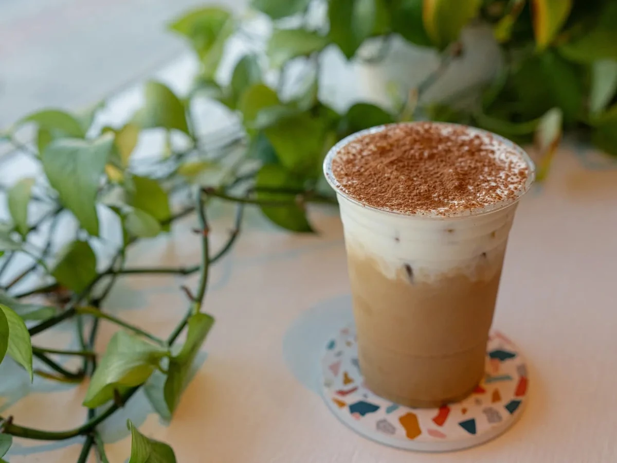 Cups and Pups Coffee em College Park Orlando