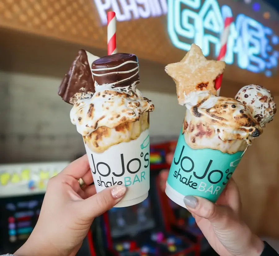 Milkshakes repletos de cobertura são a sensação da Jojo's Shake Bar