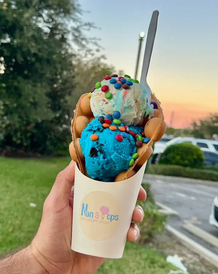Waffle com sorvete é uma das sobremesas tradicionais do Nan & Pops, em Orlando