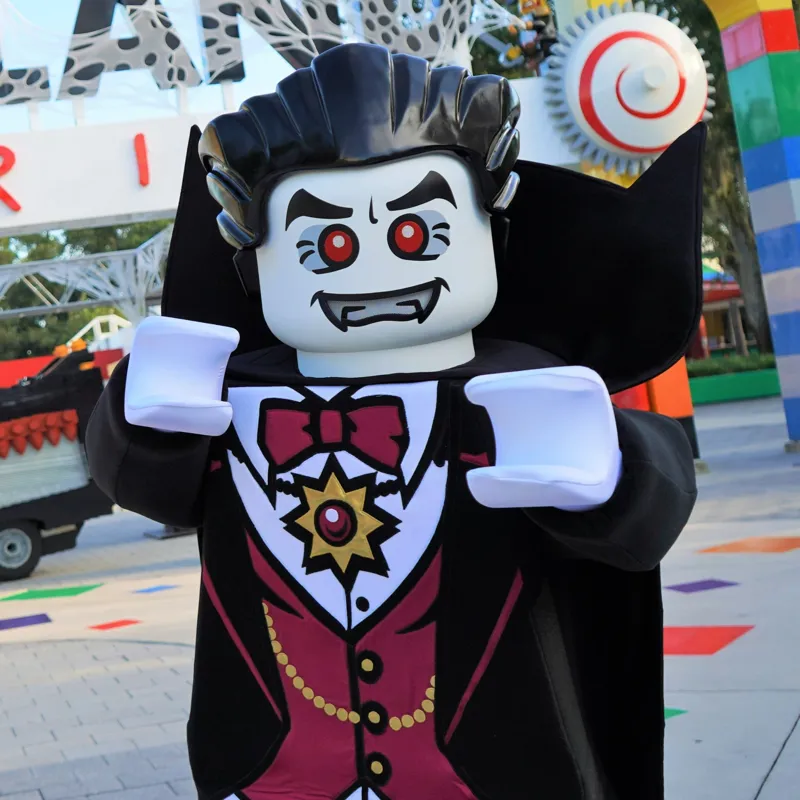 LEGO Monsters, shows e personagens