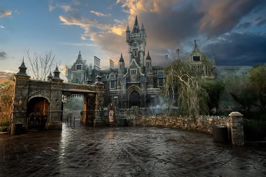 Dark Universe dark street, in Epic Universe