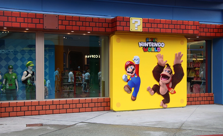 Fachada de la nueva tienda Universal Studios Store con la temática de Super Nintendo World en CityWalk