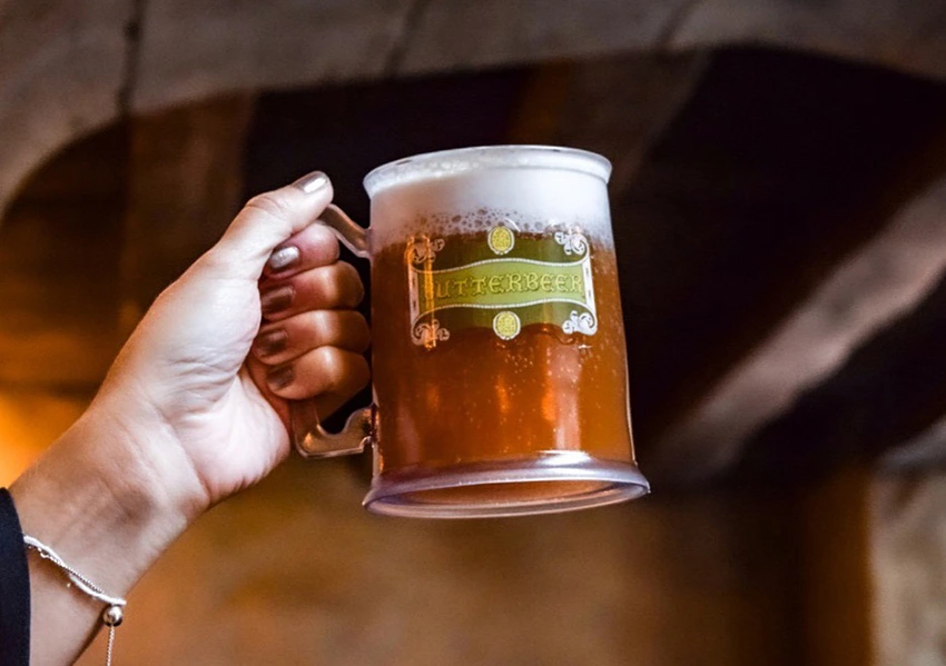 Butterbeer, la cerveza amanteigada, ahora se vende en la nueva tienda Universal Studios Store en CityWalk